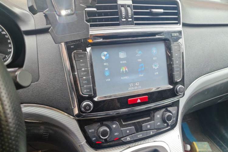 Used Haval H6 2015 Sport Edition 1.5T Manual Two-Wheel Drive Elite Model Audio And AC Panel