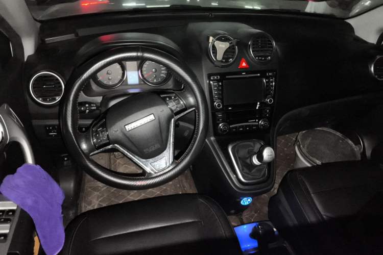 Used Haval H6 2015 Upgraded Model 1.5T Manual Two-Wheel Drive Elite Version Center Console