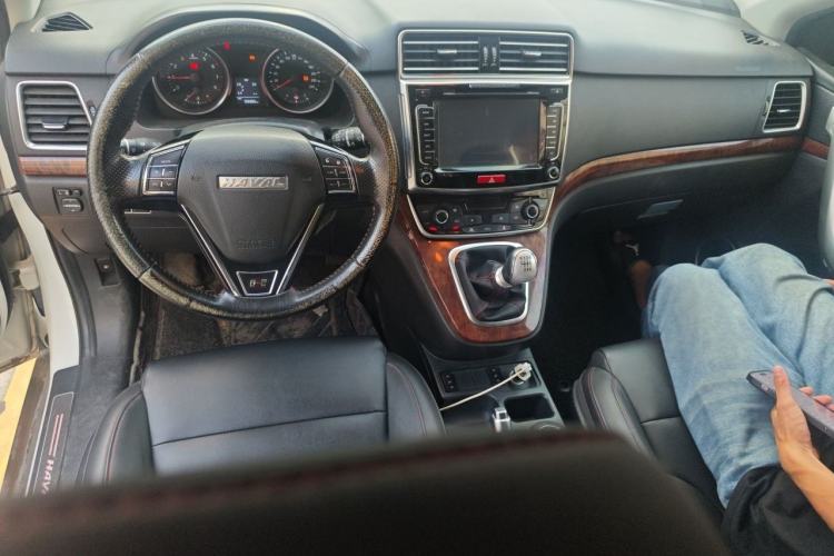 Used Haval H6 2015 Revised Version Sport Edition 1.5T Manual Transmission Two-Wheel Drive Elite Grade Center Console