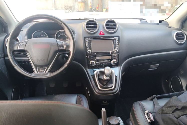 Used Haval H6 2015 Upgraded Model 1.5T Manual Two-Wheel Drive Elite Version Center Console