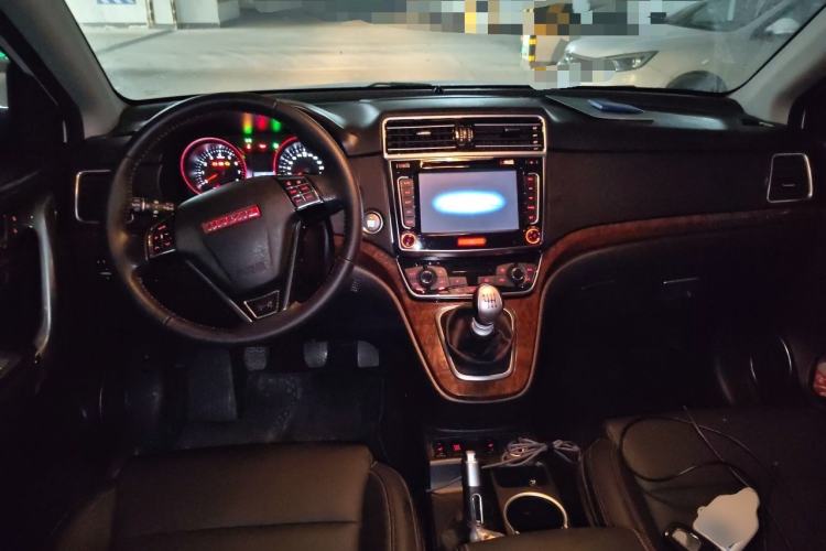 Used Haval H6 2015 Revised Version Sport Edition 1.5T Manual 4x4 Elite Trim Center Console