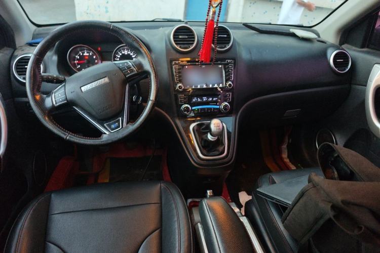 Used Haval H6 2015 Upgraded Model 1.5T Manual Two-Wheel Drive Elite Version Center Console