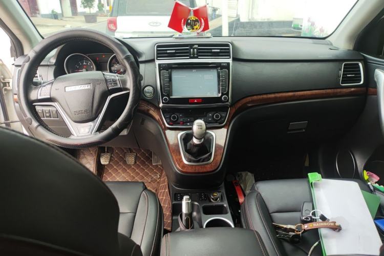 Used Haval H6 2015 Revised Version Sport Edition 1.5T Manual Transmission Two-Wheel Drive Elite Grade Center Console
