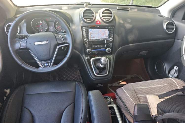 Used Haval H6 2015 Upgraded Model 1.5T Manual Two-Wheel Drive Elite Version Center Console