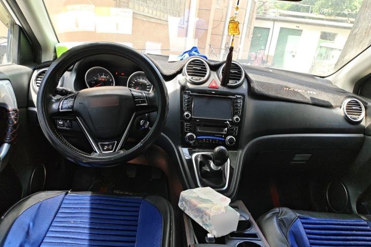 Used Haval H6 2015 Upgraded Model 1.5T Manual Two-Wheel Drive Elite Version Center Console