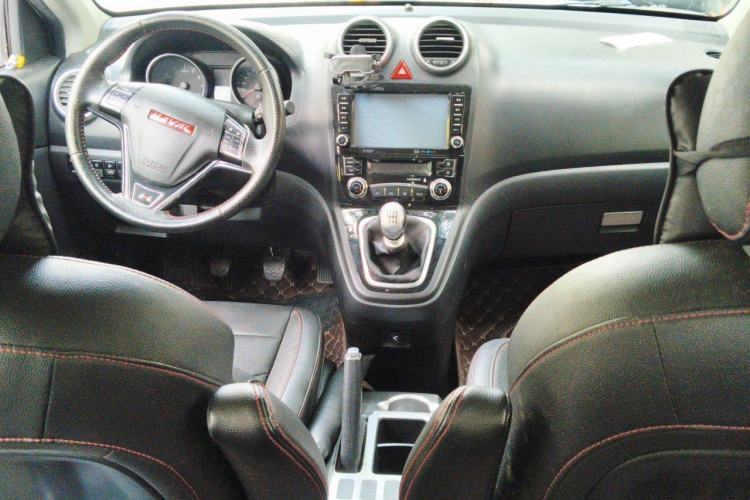 Used Haval H6 2015 Upgraded Model 1.5T Manual Two-Wheel Drive Elite Version Center Console