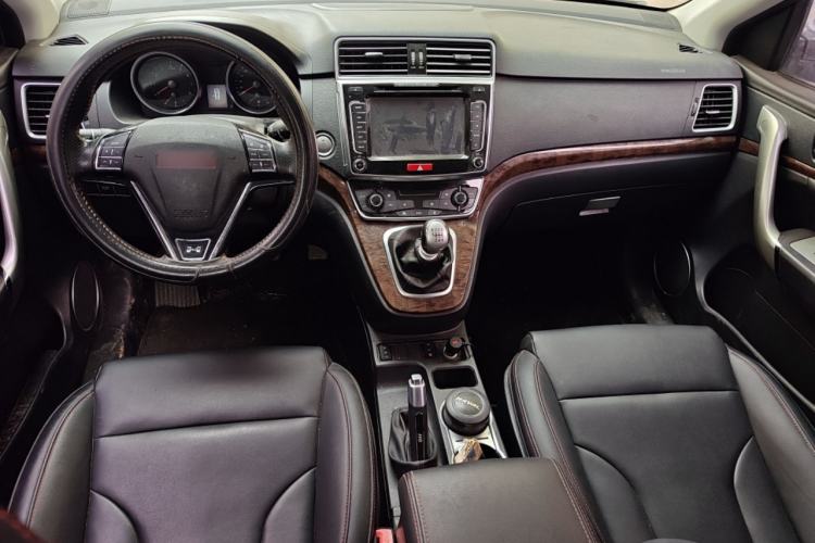 Used Haval H6 2015 Revised Version Sport Edition 1.5T Manual Transmission Two-Wheel Drive Elite Grade Center Console