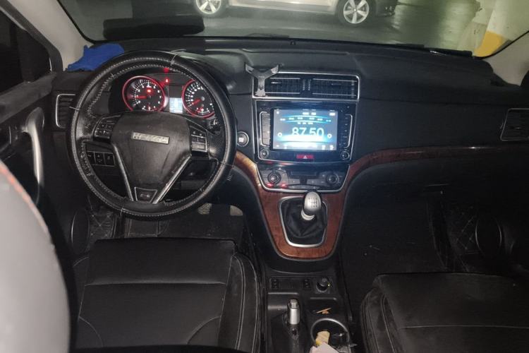 Used Haval H6 2015 Revised Version Sport Edition 1.5T Manual Transmission Two-Wheel Drive Elite Grade Center Console