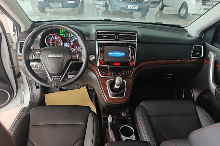 Used Haval H6 2015 Revised Version Sport Edition 1.5T Manual Transmission Two-Wheel Drive Elite Grade Center Console