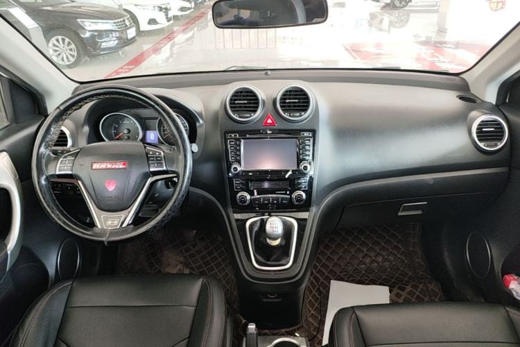 Used Haval H6 2015 Upgraded Model 1.5T Manual Two-Wheel Drive Elite Version Center Console