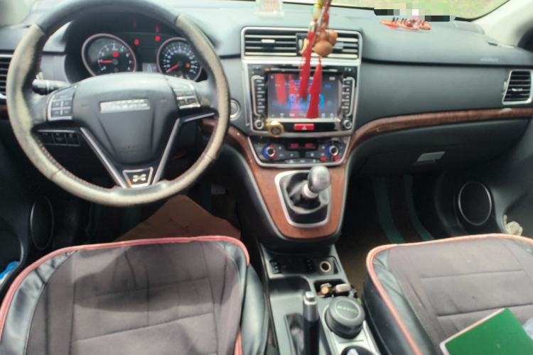 Used Haval H6 2015 Revised Version Sport Edition 1.5T Manual Transmission Two-Wheel Drive Elite Grade Center Console