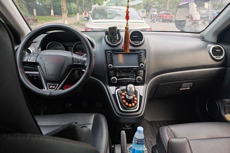Used Haval H6 2015 Upgraded Model 1.5T Manual Two-Wheel Drive Elite Version Center Console