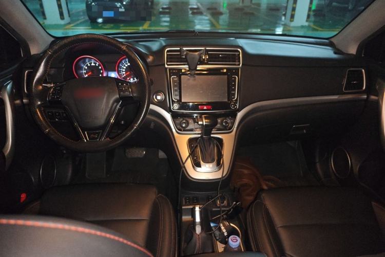 Used Haval H6 2015 Sport Edition 1.5T Automatic Two-Wheel Drive Luxury Model Center Console