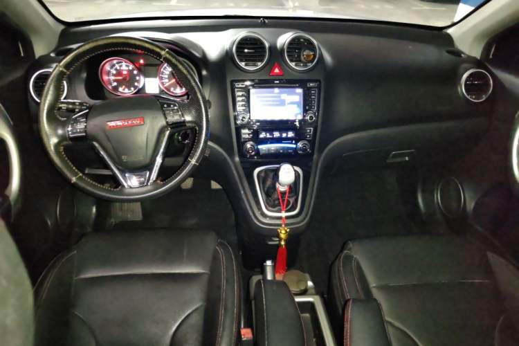 Used Haval H6 2015 Upgraded Model 1.5T Manual 4x4 Prestige Edition Center Console