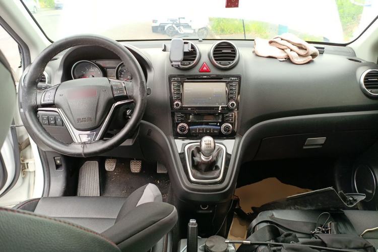 Used Haval H6 2015 Upgraded Model 1.5T Manual Two-Wheel Drive Elite Version Center Console