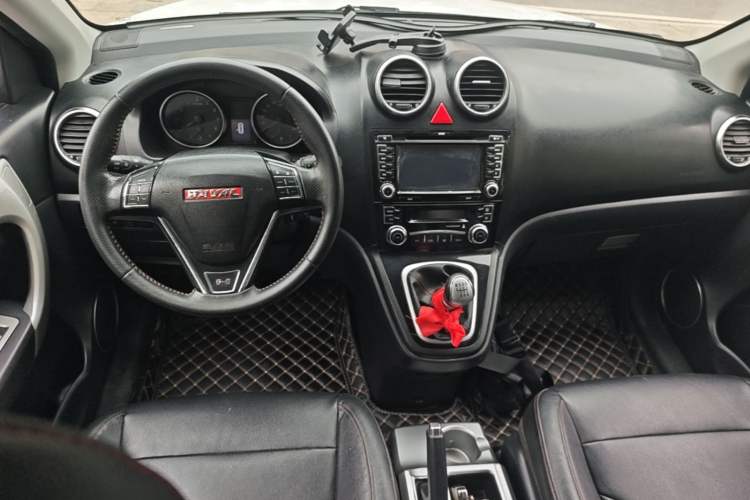 Used Haval H6 2015 Upgraded Model 1.5T Manual Two-Wheel Drive Elite Version Center Console