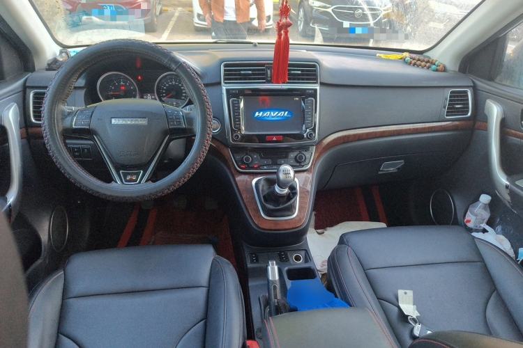 Used Haval H6 2015 Revised Version Sport Edition 1.5T Manual Transmission Two-Wheel Drive Elite Grade Center Console