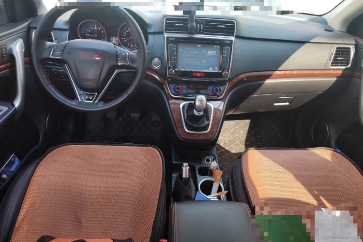 Used Haval H6 2015 Revised Version Sport Edition 1.5T Manual Transmission Two-Wheel Drive Elite Grade Center Console