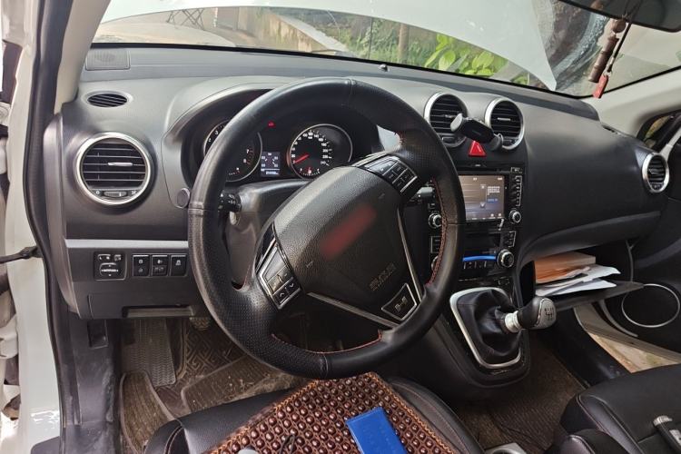 Used Haval H6 2015 Upgraded Model 1.5T Manual Two-Wheel Drive Elite Version Center Console