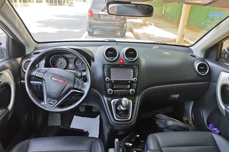 Used Haval H6 2015 Upgraded Model 1.5T Manual Two-Wheel Drive Elite Version Center Console