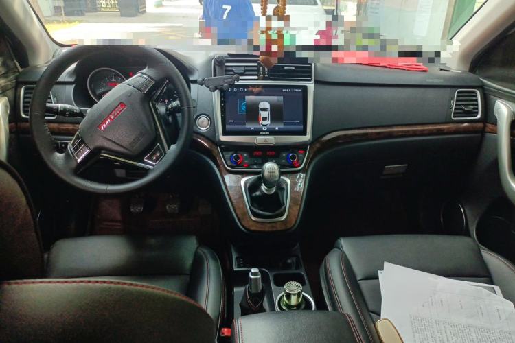Used Haval H6 2015 Revised Version Sport Edition 1.5T Manual Transmission Two-Wheel Drive Elite Grade Center Console