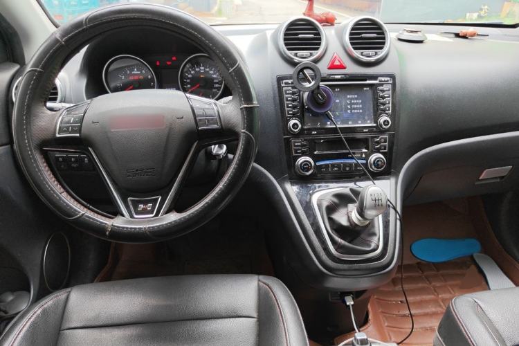 Used Haval H6 2015 Upgraded Model 1.5T Manual Two-Wheel Drive Elite Version Center Console
