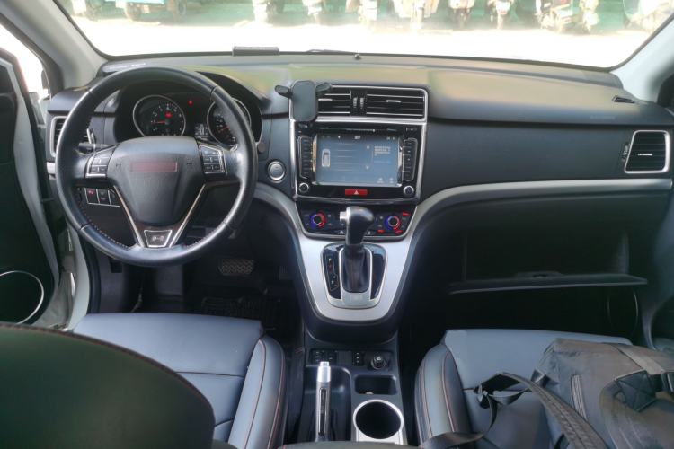 Used Haval H6 2015 Sport Edition 1.5T Automatic Two-Wheel Drive Luxury Model Center Console