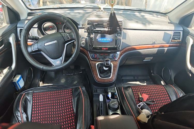 Used Haval H6 2015 Revised Version Sport Edition 1.5T Manual Transmission Two-Wheel Drive Elite Grade Center Console