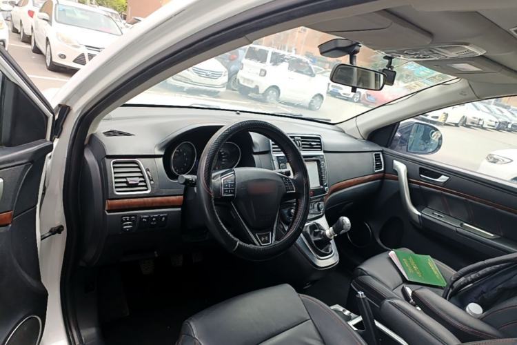 Used Haval H6 2015 Sport Edition 1.5T Manual Two-Wheel Drive Elite Model Center Console