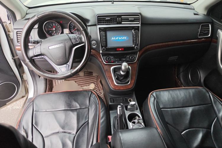 Used Haval H6 2015 Revised Version Sport Edition 1.5T Manual Transmission Two-Wheel Drive Elite Grade Center Console