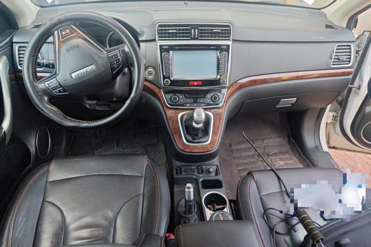 Used Haval H6 2015 Revised Version Sport Edition 1.5T Manual Transmission Two-Wheel Drive Elite Grade Center Console