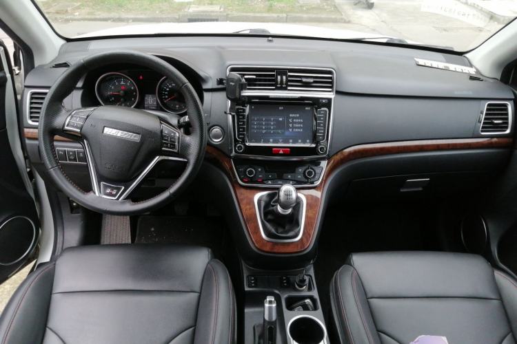 Used Haval H6 2015 Revised Version Sport Edition 1.5T Manual Transmission Two-Wheel Drive Elite Grade Center Console