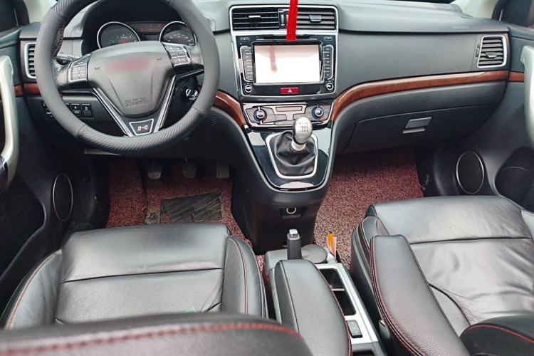 Used Haval H6 2015 Upgraded Model 1.5T Manual Two-Wheel Drive Prestige Version Center Console