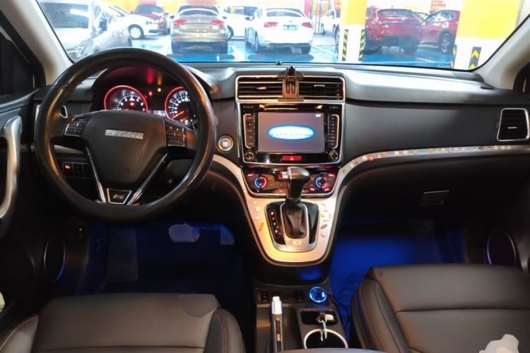 Used Haval H6 2015 Sport Edition 1.5T Automatic Two-Wheel Drive Luxury Model Center Console
