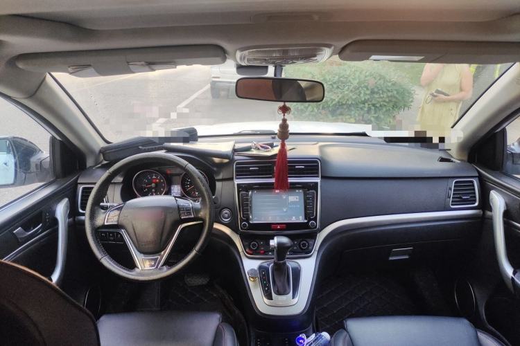 Used Haval H6 2015 Sport Edition 1.5T Automatic Two-Wheel Drive Luxury Model Center Console