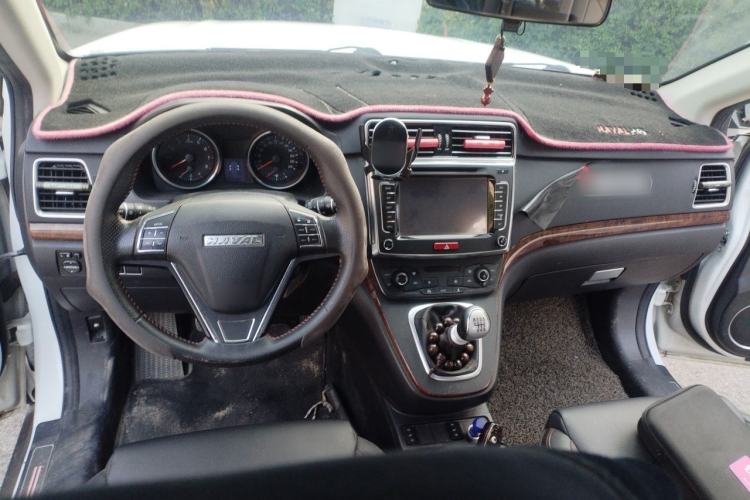Used Haval H6 2015 Revised Version Sport Edition 1.5T Manual Transmission Two-Wheel Drive Elite Grade Center Console