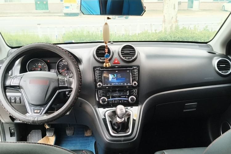 Used Haval H6 2015 Upgraded Model 1.5T Manual Two-Wheel Drive Elite Version Center Console
