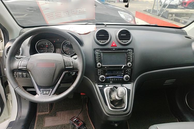 Used Haval H6 2015 Upgraded Model 1.5T Manual Two-Wheel Drive Elite Version Center Console