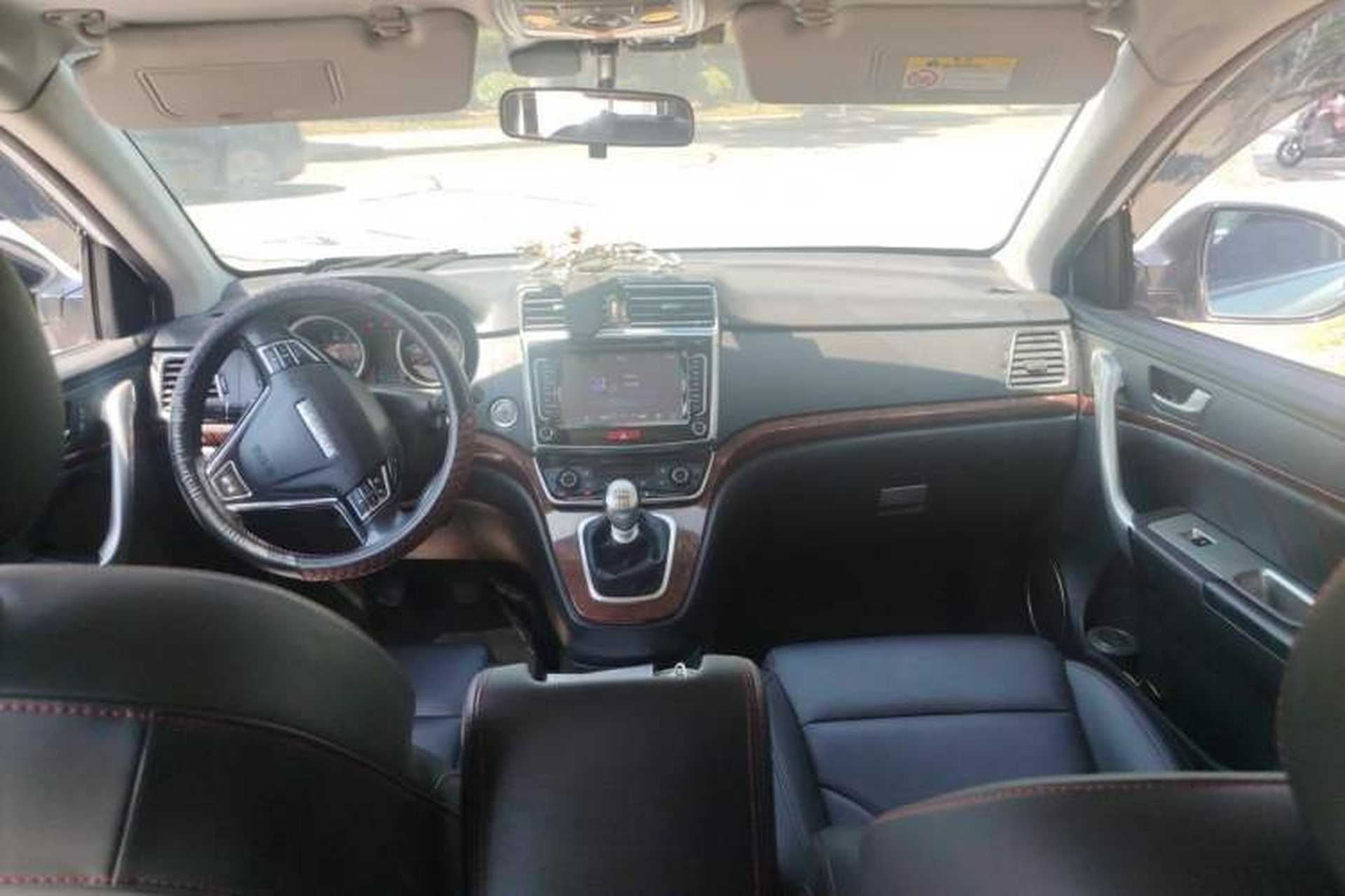 Used Haval H6 2015 Sport Edition 1.5T Manual Two-Wheel Drive Elite Model Center Console