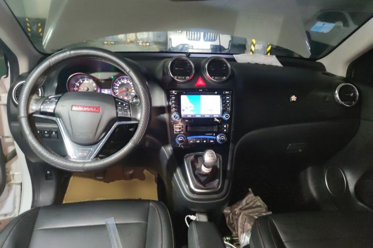 Used Haval H6 2015 Upgraded Model 1.5T Manual Two-Wheel Drive Elite Version Center Console