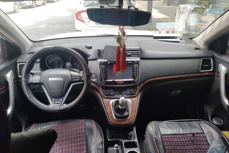 Used Haval H6 2015 Revised Version Sport Edition 1.5T Manual Transmission Two-Wheel Drive Elite Grade Center Console