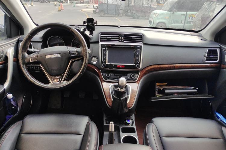 Used Haval H6 2015 Sport Edition 1.5T Manual Two-Wheel Drive Elite Model Center Console
