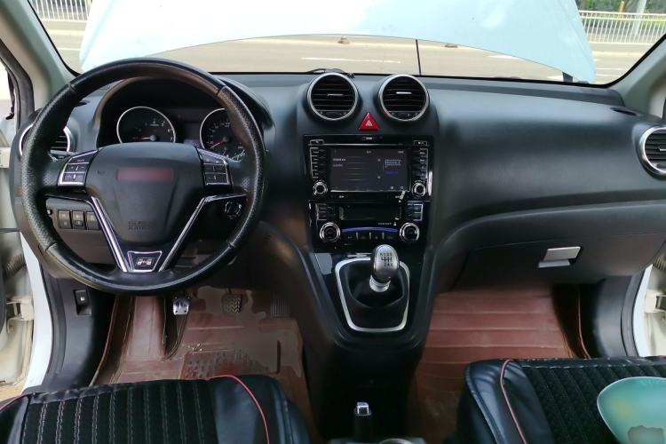 Used Haval H6 2015 Upgraded Model 1.5T Manual Two-Wheel Drive Elite Version Center Console