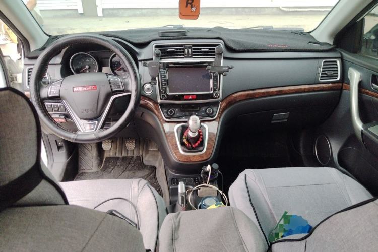 Used Haval H6 2015 Revised Version Sport Edition 1.5T Manual Transmission Two-Wheel Drive Elite Grade Center Console
