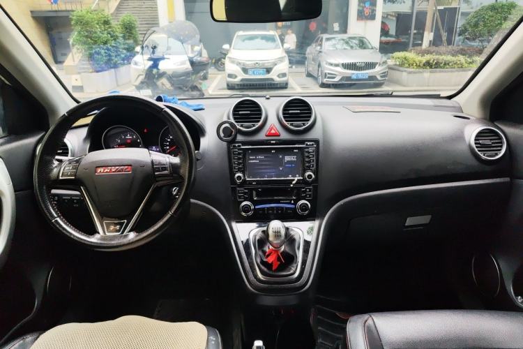 Used Haval H6 2015 Upgraded Model 1.5T Manual Two-Wheel Drive Elite Version Center Console