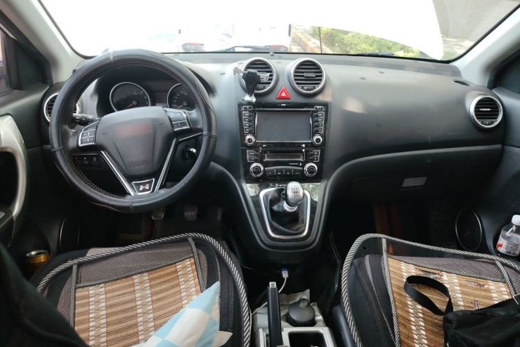 Used Haval H6 2015 Upgraded Model 1.5T Manual Two-Wheel Drive Elite Version Center Console
