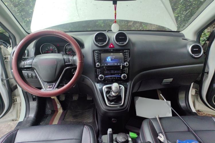 Used Haval H6 2015 Upgraded Model 1.5T Manual Two-Wheel Drive Elite Version Center Console