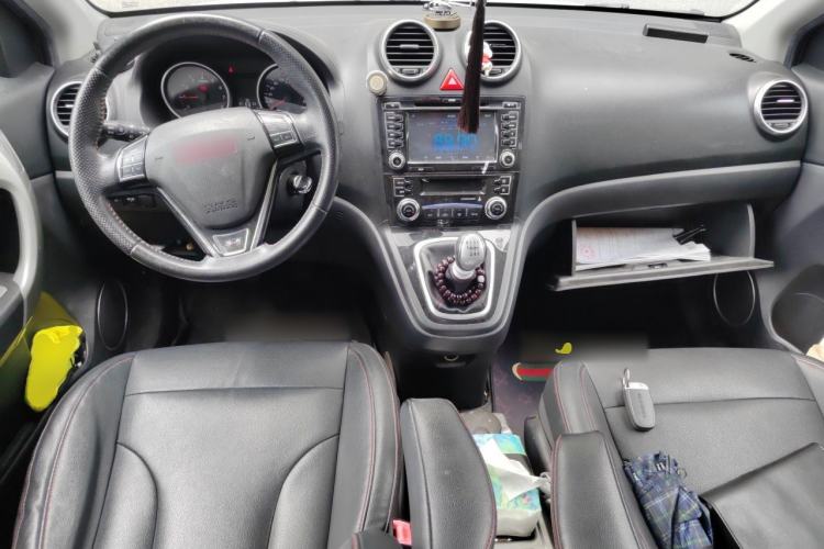 Used Haval H6 2015 Upgraded Model 1.5T Manual Two-Wheel Drive Elite Version Center Console