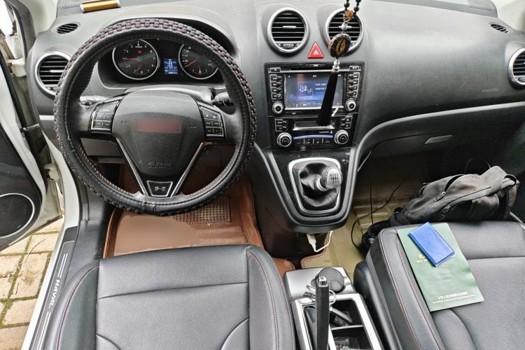 Used Haval H6 2015 Upgraded Model 1.5T Manual Two-Wheel Drive Elite Version Center Console