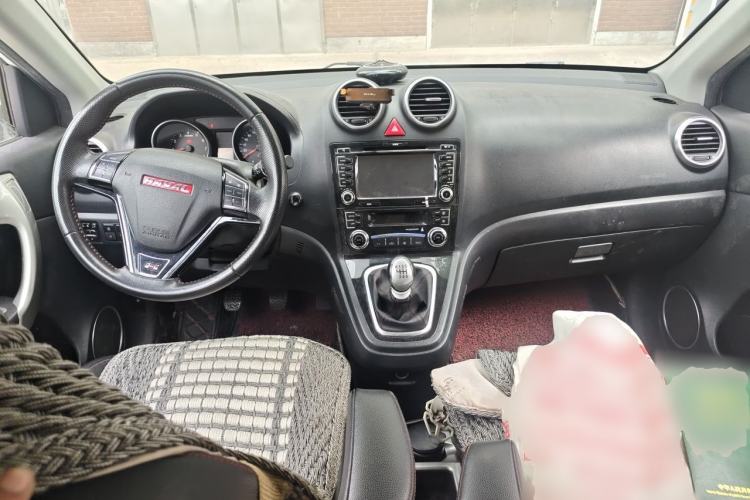 Used Haval H6 2015 Upgraded Model 1.5T Manual Two-Wheel Drive Elite Version Center Console